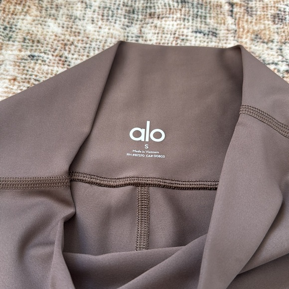 Alo airlift leggings in hot cocoa full length - Picture 2 of 5